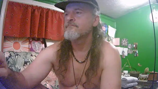 Snapshot of HippieDad333 chatting on June 2026 05:07:01 AM HippieDad333 online show from June 2026 05:07:01 AM