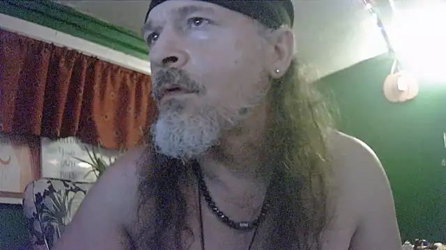 Snapshot of HippieDad333 chatting on July 2026 06:19:02 AM HippieDad333 online show from July 2026 06:19:02 AM