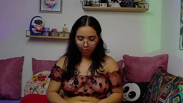 LucyDerby online show from November 2025 12:20:02 AM