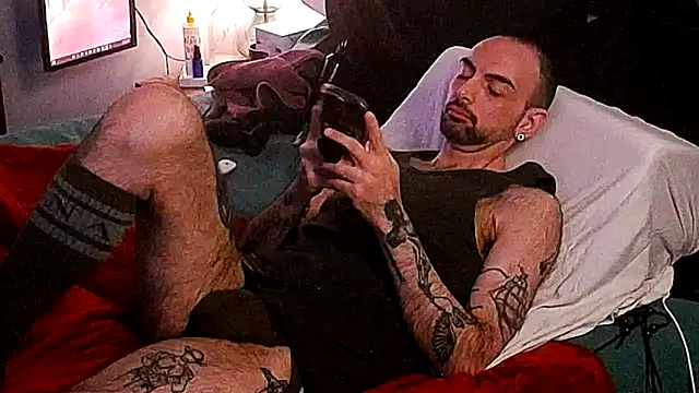 hungbot online show from December 2025 05:56:01 AM