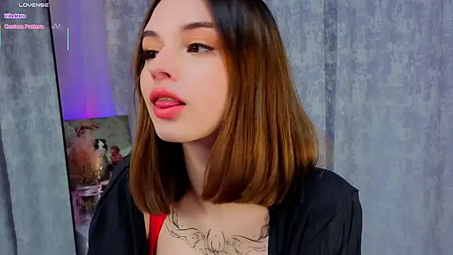 LunaraRada online show from November 2025 03:23:02 PM