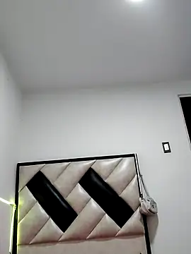 NileveSantanna online show from October 2025 09:10:02 PM