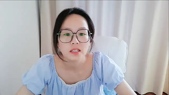 Snapshot of guai00 chatting on June 2026 06:00:01 AM guai00 online show from June 2026 06:00:01 AM