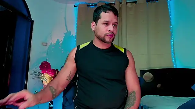 Snapshot of LucasGaeel chatting on November 2025 11:57:02 PM LucasGaeel online show from November 2025 11:57:02 PM