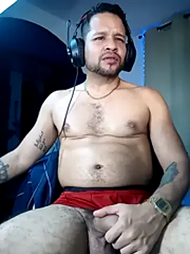 Snapshot of LucasGaeel chatting on December 2025 01:22:02 AM LucasGaeel online show from December 2025 01:22:02 AM