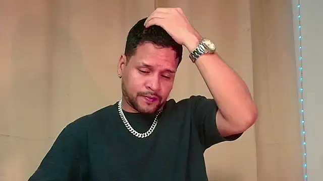 LucasGaeel online show from March 2026 11:23:02 PM