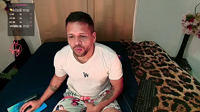 LucasGaeel online show from March 2026 02:44:01 PM