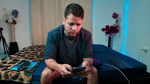 LucasGaeel online show from April 2026 12:00:02 PM