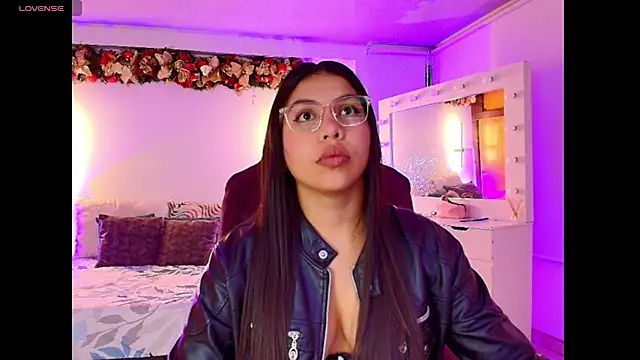 kloe28 online show from November 2025 04:07:01 AM