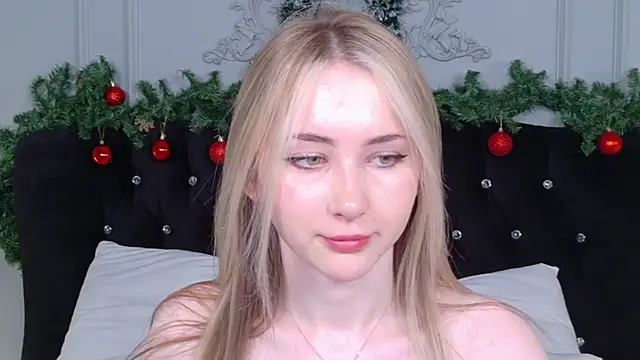 Snapshot of LiraKink chatting on December 2025 03:47:02 AM LiraKink online show from December 2025 03:47:02 AM