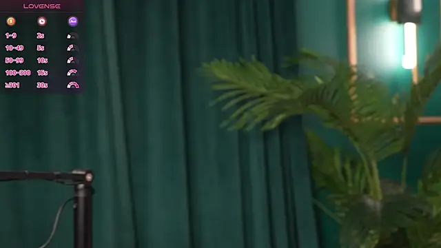 Snapshot of LiraKink chatting on February 2026 07:10:02 AM LiraKink online show from February 2026 07:10:02 AM