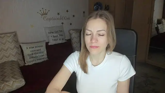 Tiffany Bates online show from December 2025 03:26:02 AM