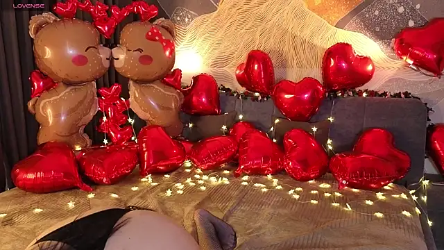 MilaYumi online show from February 2026 12:11:01 PM