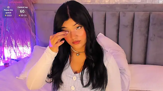 EmmaBlossom online show from November 2025 03:03:01 PM