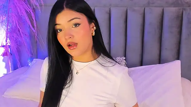 EmmaBlossom online show from November 2025 07:27:01 PM