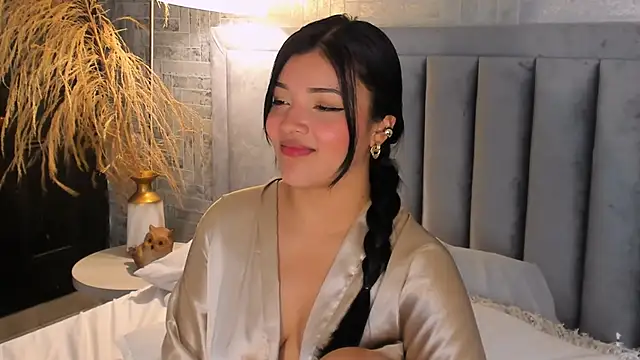 Snapshot of EmmaBlossom chatting on April 2026 05:30:01 PM EmmaBlossom online show from April 2026 05:30:01 PM