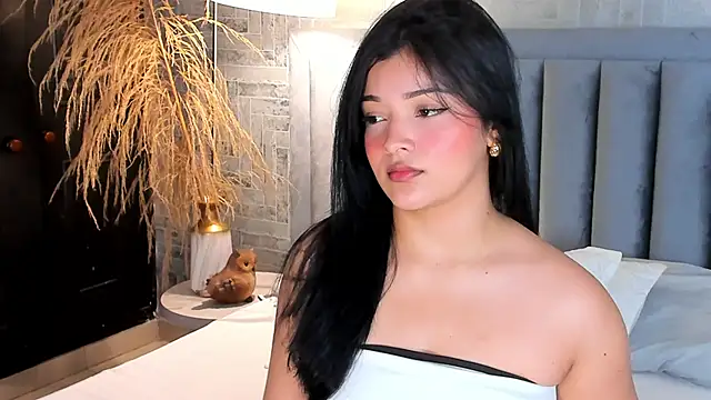 Snapshot of EmmaBlossom chatting on May 2026 12:43:02 PM EmmaBlossom online show from May 2026 12:43:02 PM