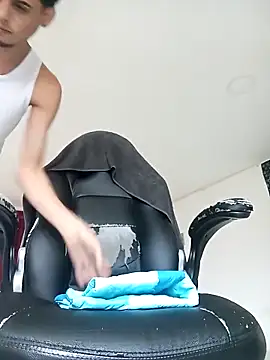 Pingasaboy20 online show from November 2025 12:53:02 PM