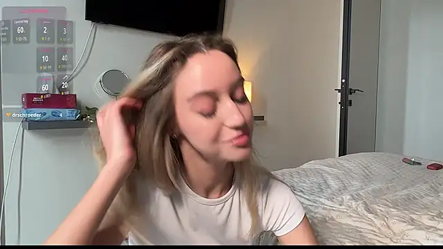 SophieBelll online show from October 2025 10:49:01 AM