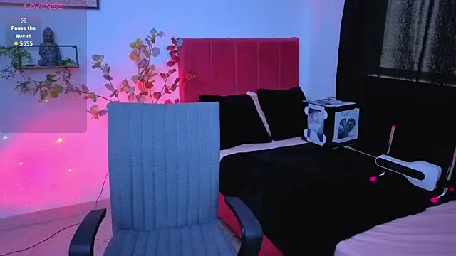 pequitasmedusa9 online show from December 2025 08:04:02 PM