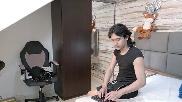 Snapshot of Lovers_21 chatting on June 2026 04:24:01 AM Lovers 21 online show from June 2026 04:24:01 AM