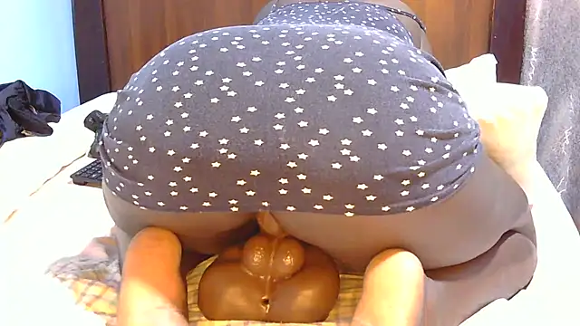 Snapshot of SpiceySnack chatting on February 2026 06:26:01 AM SpiceySnack online show from February 2026 06:26:01 AM