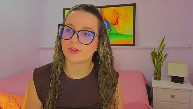 Snapshot of katiaa_lovv chatting on May 2026 12:32:01 PM katiaa lovv online show from May 2026 12:32:01 PM