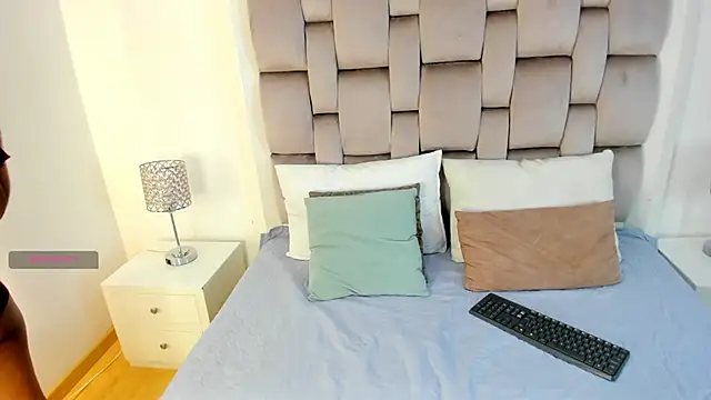 Snapshot of ChikiBom28 chatting on October 2025 07:45:01 PM ChikiBom28 online show from October 2025 07:45:01 PM