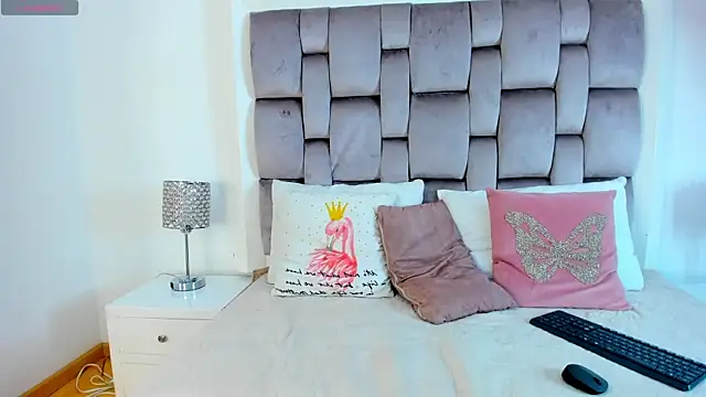 Snapshot of ChikiBom28 chatting on October 2025 07:46:02 PM ChikiBom28 online show from October 2025 07:46:02 PM