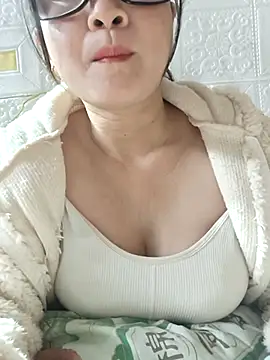 Snapshot of Paul-paul11 chatting on December 2025 12:05:02 AM Paul-paul11 online show from December 2025 12:05:02 AM