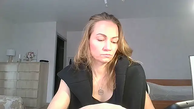 Snapshot of Thavione chatting on February 2026 08:52:02 AM Thavione online show from February 2026 08:52:02 AM