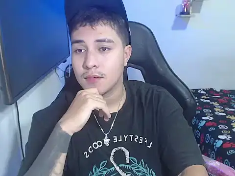 Snapshot of loki32men chatting on October 2025 05:17:02 AM loki32men online show from October 2025 05:17:02 AM