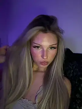 blondeeee online show from February 2026 06:11:01 PM