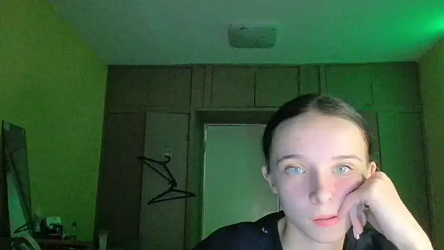 Emilia Light online show from October 2025 05:11:01 PM