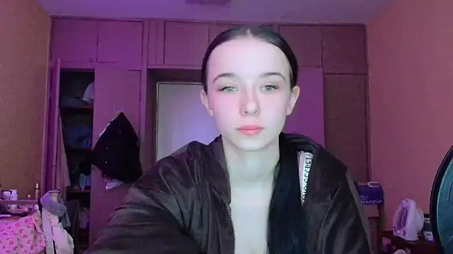 Emilia Light online show from April 2026 06:25:02 AM