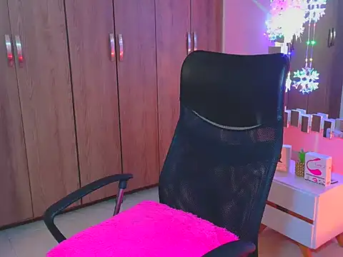 CuteFlame online show from March 2026 10:04:01 PM