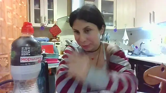 Snapshot of QueenMomyS chatting on October 2025 08:10:01 PM QueenMomyS online show from October 2025 08:10:01 PM