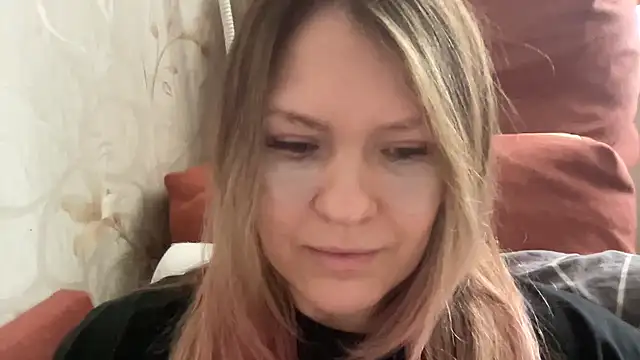 Snapshot of Milysoren chatting on March 2026 06:26:01 AM Milysoren online show from March 2026 06:26:01 AM