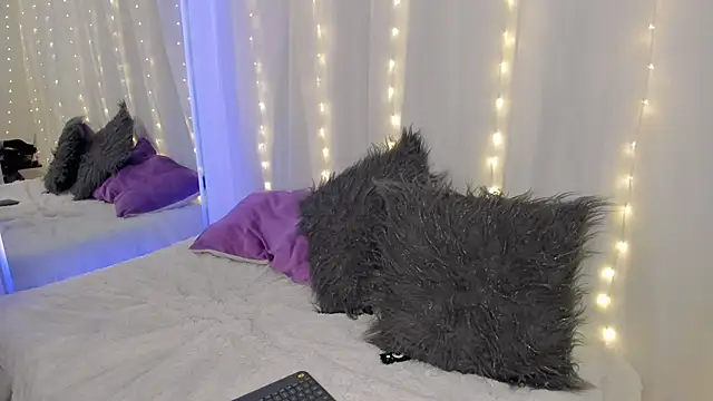 Olivia Morrys online show from March 2026 11:27:02 PM