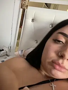 Snapshot of Romina6 chatting on October 2025 11:44:02 AM Romina6 online show from October 2025 11:44:02 AM