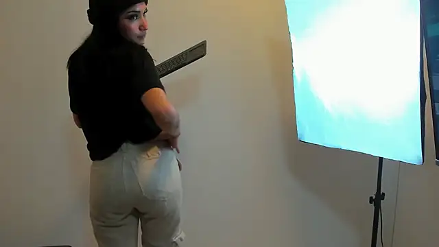 Daphne Nicolle online show from October 2025 07:36:02 PM