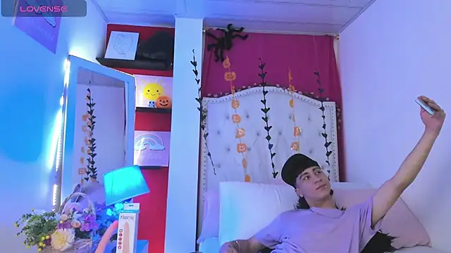 XaanderGrey online show from October 2025 07:58:02 PM