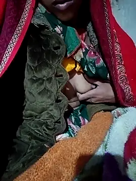 Snapshot of Lona2525 chatting on December 2025 07:10:01 PM Lona2525 online show from December 2025 07:10:01 PM