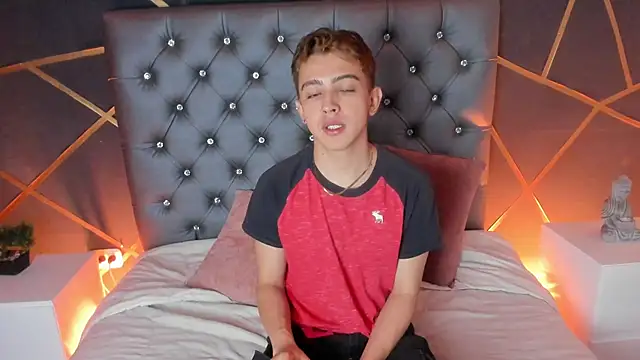 Lian Miller1  online show from October 2025 01:19:01 PM