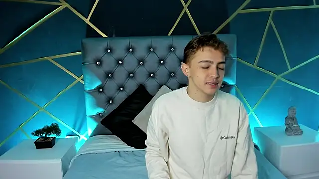 Lian Miller1  online show from October 2025 12:14:01 PM