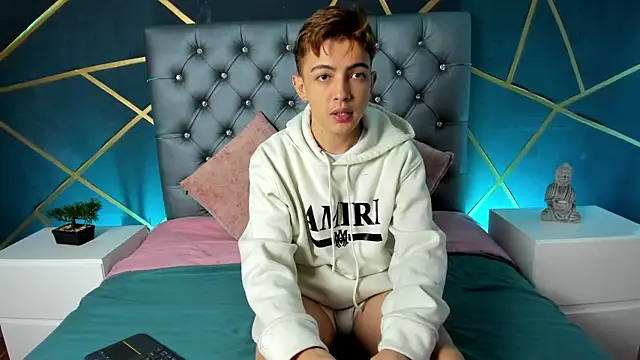 Lian Miller1  online show from October 2025 12:27:02 PM