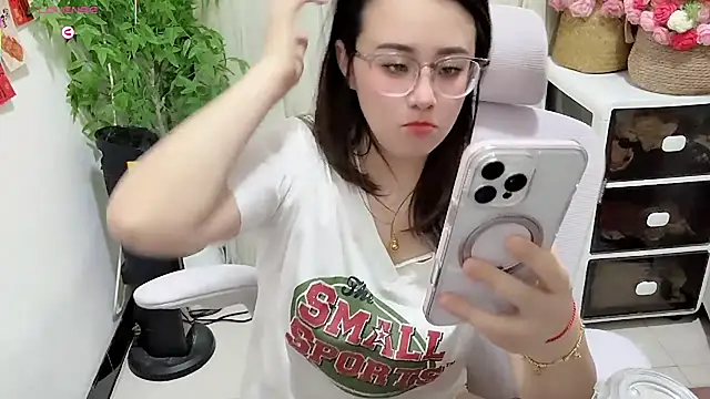 Snapshot of NEWONETO chatting on May 2026 04:04:02 PM NEWONETO online show from May 2026 04:04:02 PM
