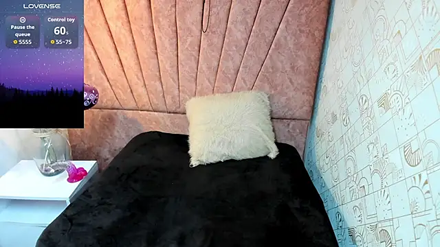 Snapshot of Issa_Milf__ chatting on October 2025 12:59:02 PM Issa Milf online show from October 2025 12:59:02 PM