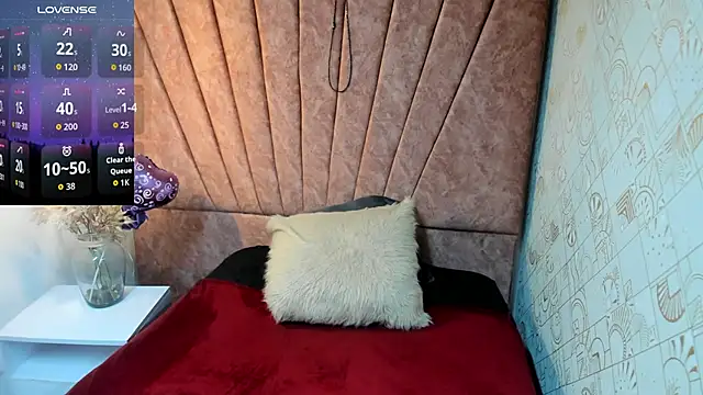 Snapshot of Issa_Milf__ chatting on October 2025 01:00:02 PM Issa Milf online show from October 2025 01:00:02 PM