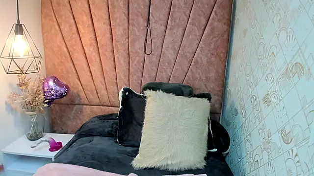 Snapshot of Issa_Milf__ chatting on November 2025 01:22:02 PM Issa Milf online show from November 2025 01:22:02 PM